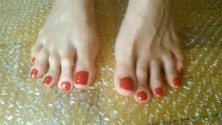ASMR soothing bubble wrap with long toes - OlgaNovem