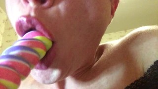 Myra fucks her ass with candy and squirts before sucking on it. 4K
