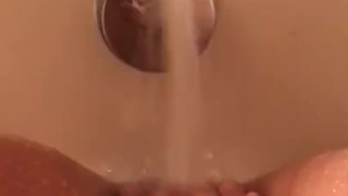 Teen cums from putting pussy under faucet