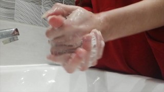 washing my hands for 30s before slapping my pussy