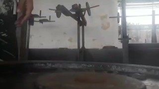 Haciendo deporte y mostrando mi culo para ustedes