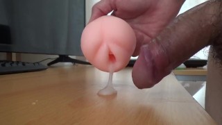オナホに腰振り中出し。我慢しないですっきり射精。