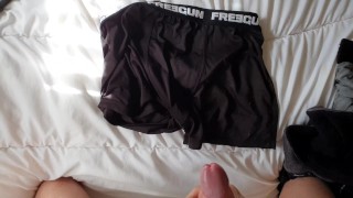 Je recouvre mon boxer Freegum de mon sperm french gay