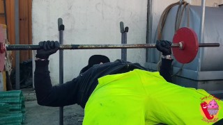 Autista voglioso sborra dopo il pranzo! Tommy La Canaglia