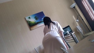 Мамка-нимфоманка дрочит свою киску пока никого нет дома - GinnaGg