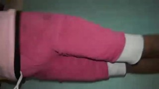 Realizo ejercicios mostrando mi culo