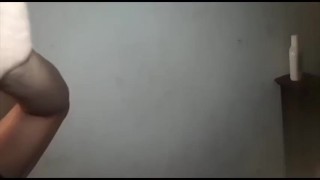Cabello largo para que me amarren y me pongan a chupar pollas grandes