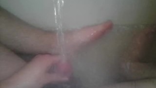 Дрочу струей воды