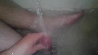 Дрочу струей воды