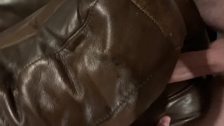 Sofa fucking - Hands-free cum