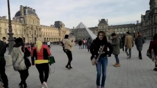 Susy Blue flashing in front of the Louvre (Paris)