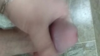 Теща смотрит как я дрочу член .