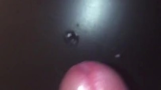 Парень дрочит дома