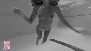 UNDERWATER BABE WITH BIG ASS STRIPS AND SWIM NAKED ON A CLUB SWIMMING POOL