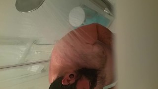 Punk beim Duschen