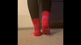 Giantess Kristine in red 