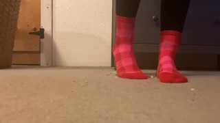 Giantess Kristine in red 