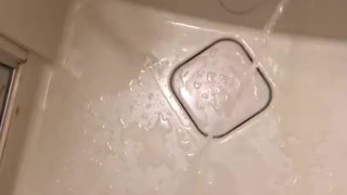 射精後にお風呂で我慢できずにおしっこ