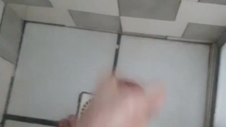 Me tocando rápido no banheiro ;)