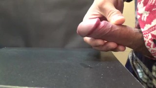 二週間のオナ禁後にすっきり大量射精。