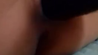 Schlampe macht es sich mit Big dildo die notgeile hure