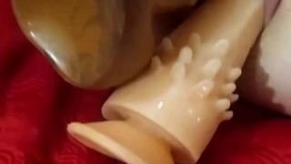 Две игрушки в одной дырочке