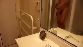 MUSCULAR GUY SHOOTS HUGE LOAD OF CUM EVERYWHERE IN SOLO MALE ORGASM VIDEO!