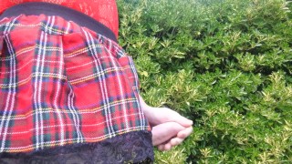 Essayage de fringues de femmes dehors !