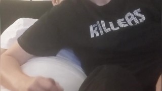 Beautiful Button Gives Me a Handy During Pulp Fiction (cumshot at 3:59)