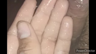 Teen Joven Oso Masculino se masturba rugiendo como oso