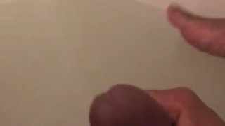 Jerking off in tub 