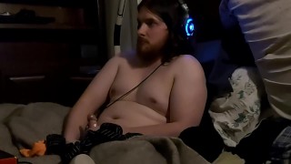 Nerdy dude jerking off