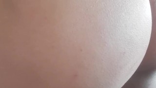 Harter Arschfick, doggy anal sex gaping Porno mit einer Fickmaschiene