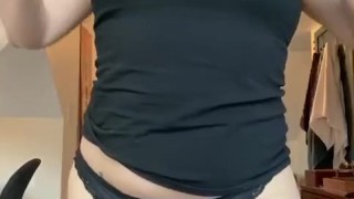 babe showing off body and spreading ass