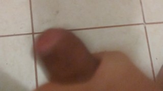 Masturbándome en el baño 