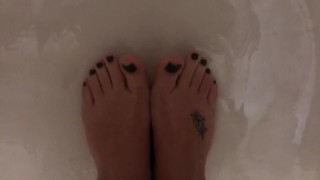 Q18 - Green Toes In The Shower