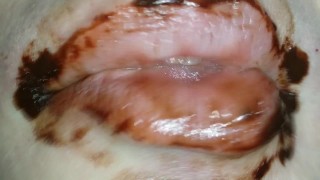 Угадай начинку моих губ (ASMR video)