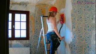 Sexe au travail pour une ouvriere qui suce et se fait baiser son gros cul!