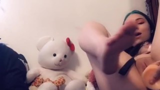 come watch me fuck myself with my 10inch dildo 