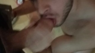 Youtuber Seba Terry pide lechita y se la toma toda