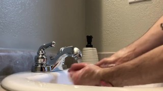 Man Pumps a Huge Load Into His Hand and Cums Clean