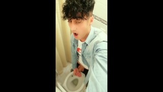 Twink drinks own piss - using hand for drinking pee