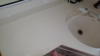 HUNK WALKING ON TREADMILL MASTURBATES AND SHOOTS HUGE LOAD AFTERWARDS! HD