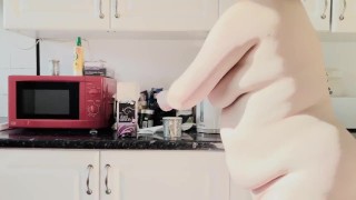 Pissing while making a tea
