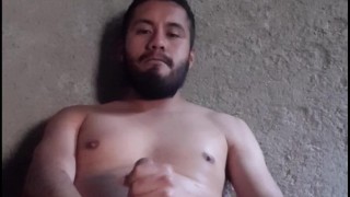 Solo y con ganas de una buena verga