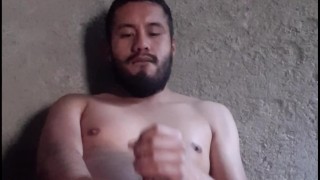 Solo y con ganas de una buena verga