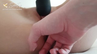 Je doigte et lèche ma copine excitée jusqu'à l'orgasme avant de la baiser