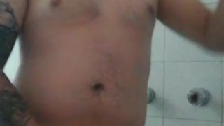 Me masturbo en el baño