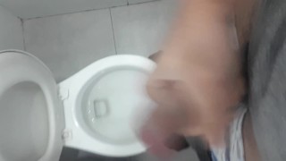 Se masturbando no trabalho