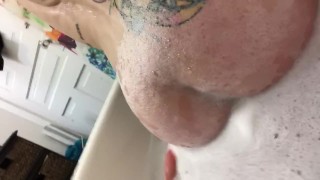 Nice juicy ass covered in bubbles twerking
